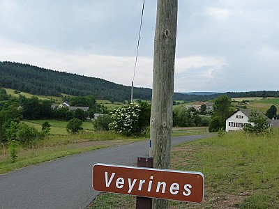 Veyrines son hetre, sa croix